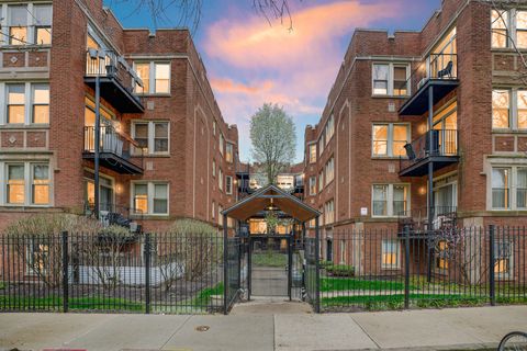 Tiny photo for 1659 W PRATT Boulevard #2B, Chicago, IL 60626 (MLS # 12627433)