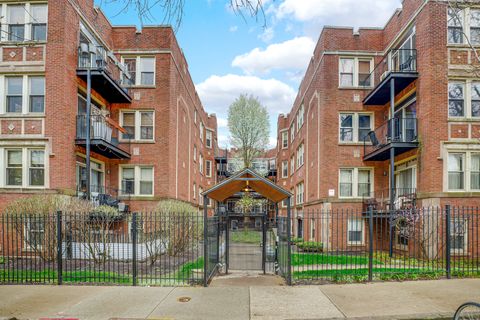 Tiny photo for 1659 W PRATT Boulevard #2B, Chicago, IL 60626 (MLS # 12627433)