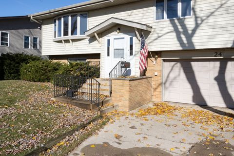 Tiny photo for 24 Sunset Drive, Cary, IL 60013 (MLS # 12515111)