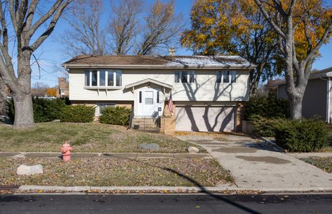 Photo of 24 Sunset Drive, Cary, IL 60013 (MLS # 12515111)
