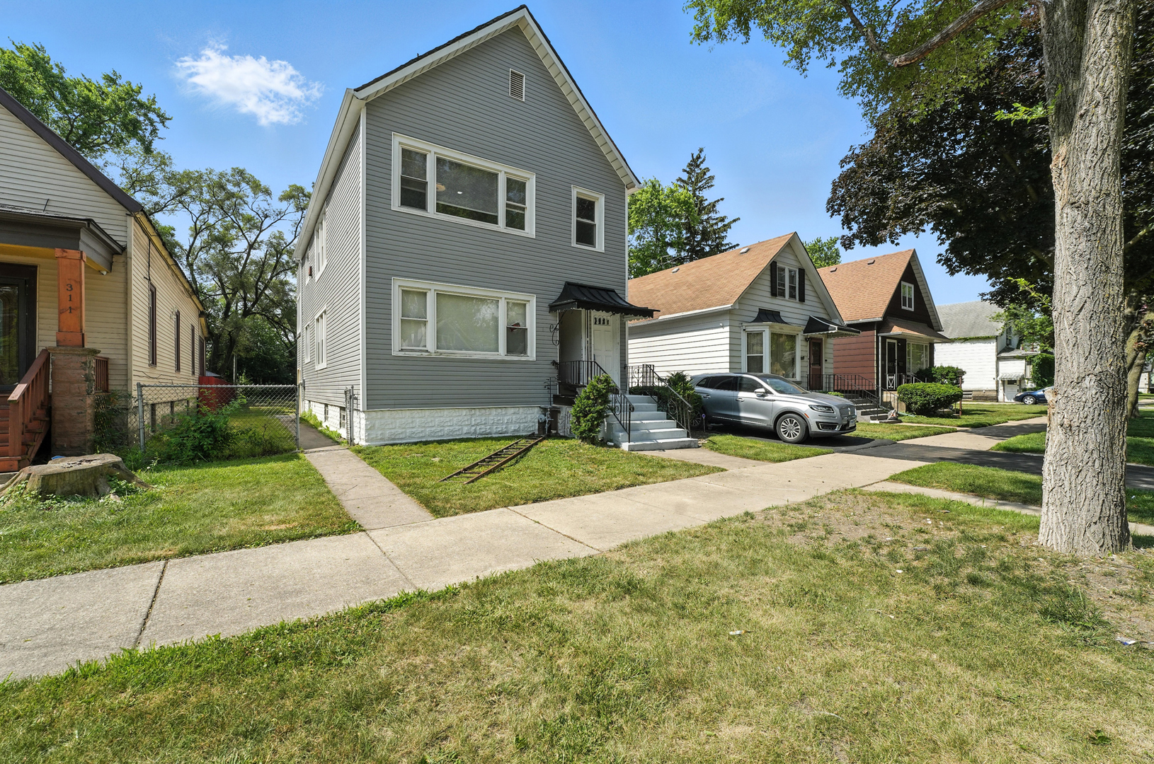 307 E 136th Place