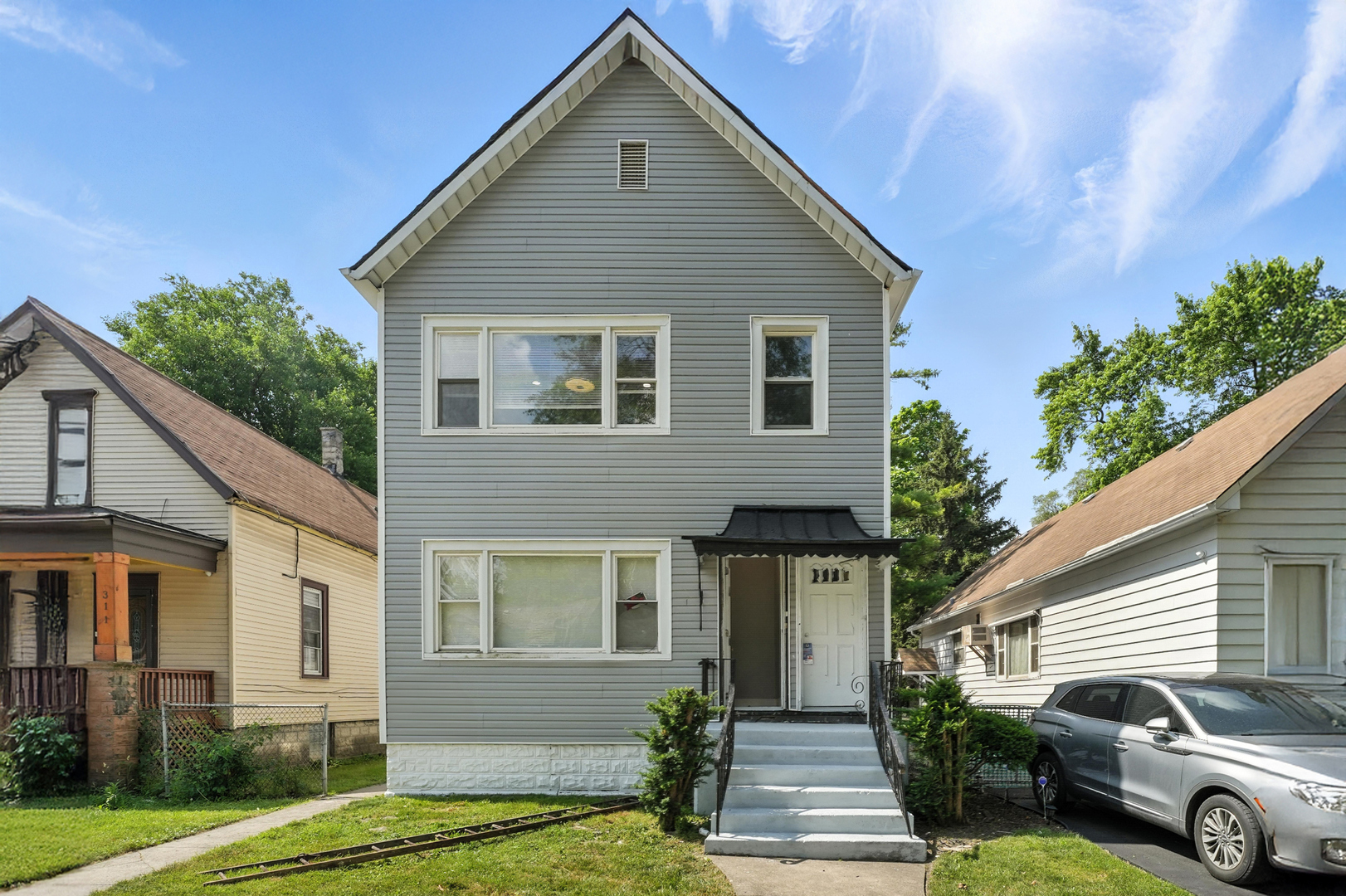 307 E 136th Place
