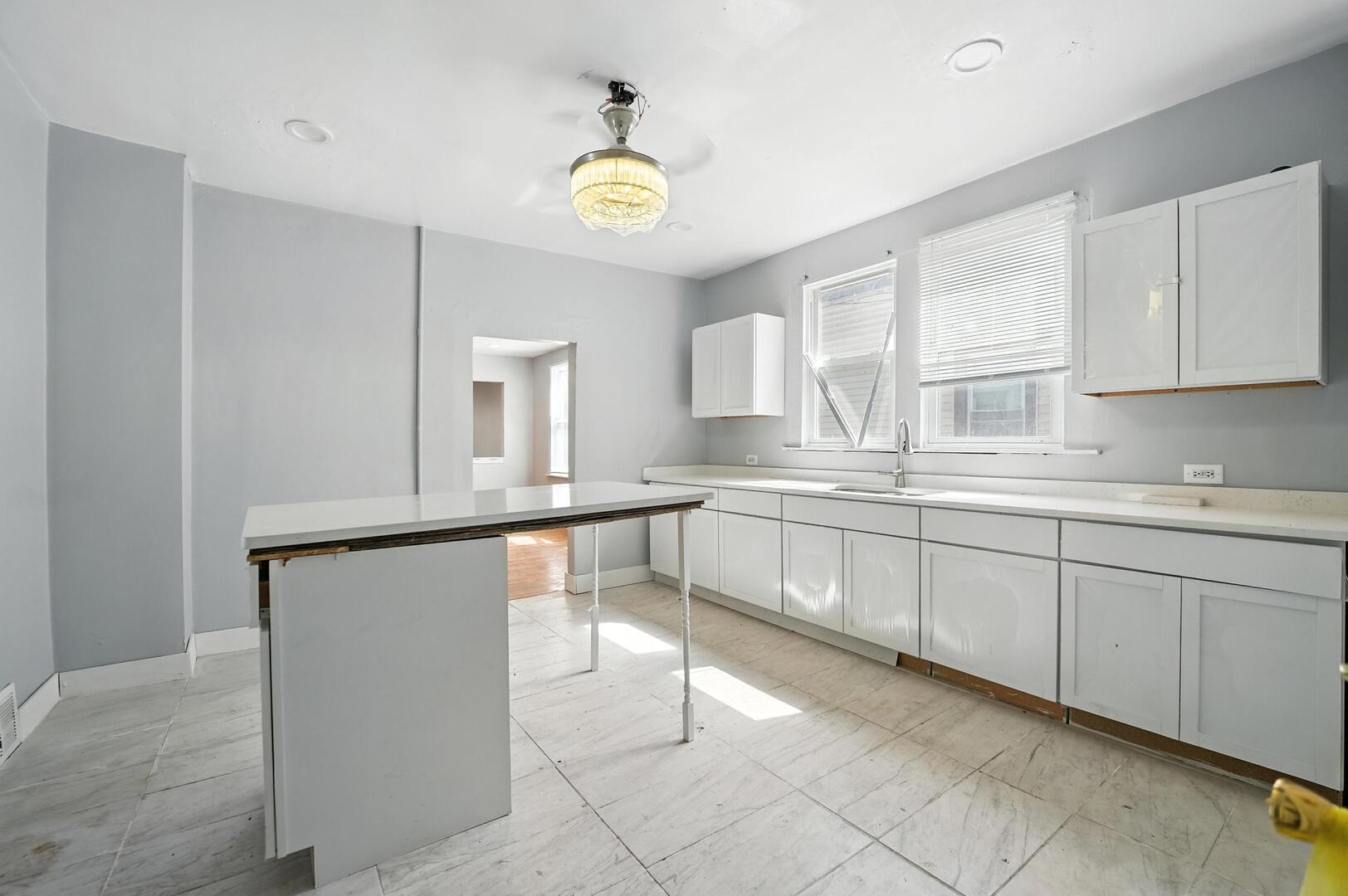 307 E 136th Place