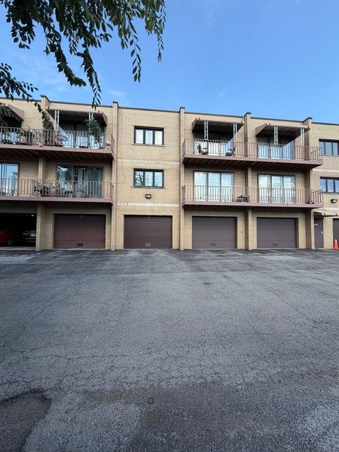 Tiny photo for 10002 S Pulaski Road #207, Oak Lawn, IL 60453 (MLS # 12556895)