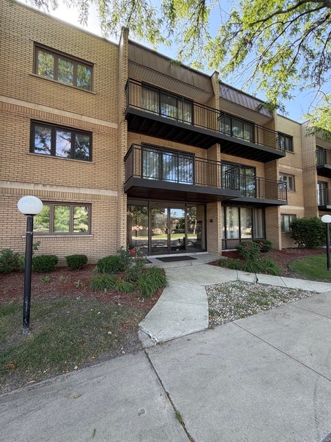 Tiny photo for 10002 S Pulaski Road #207, Oak Lawn, IL 60453 (MLS # 12556895)