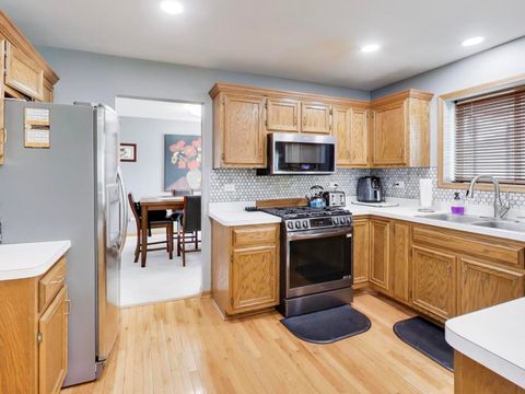 Tiny photo for 313 Fox Bend Circle, Bolingbrook, IL 60440 (MLS # 12572793)