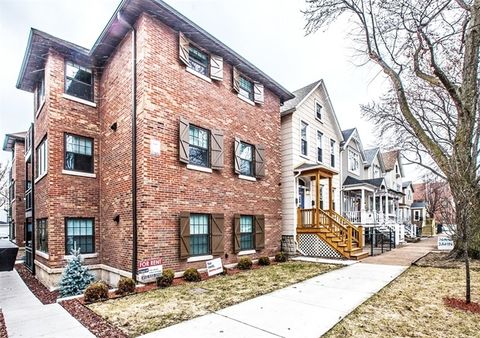 2141 W Fletcher Street 3F Chicago IL 60618