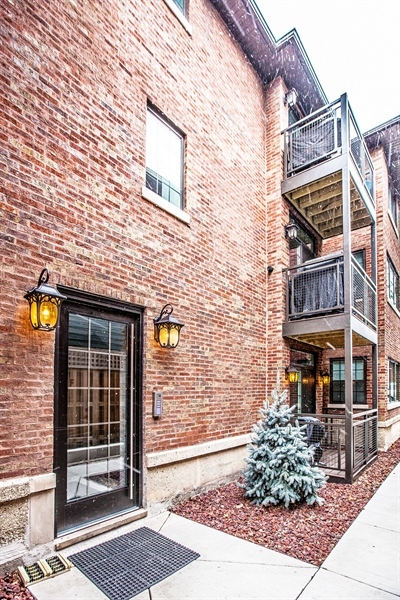 2141 W Fletcher Street 3F
