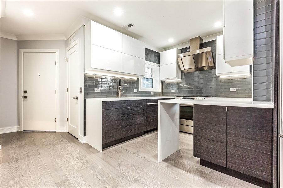 2141 W Fletcher Street 3F