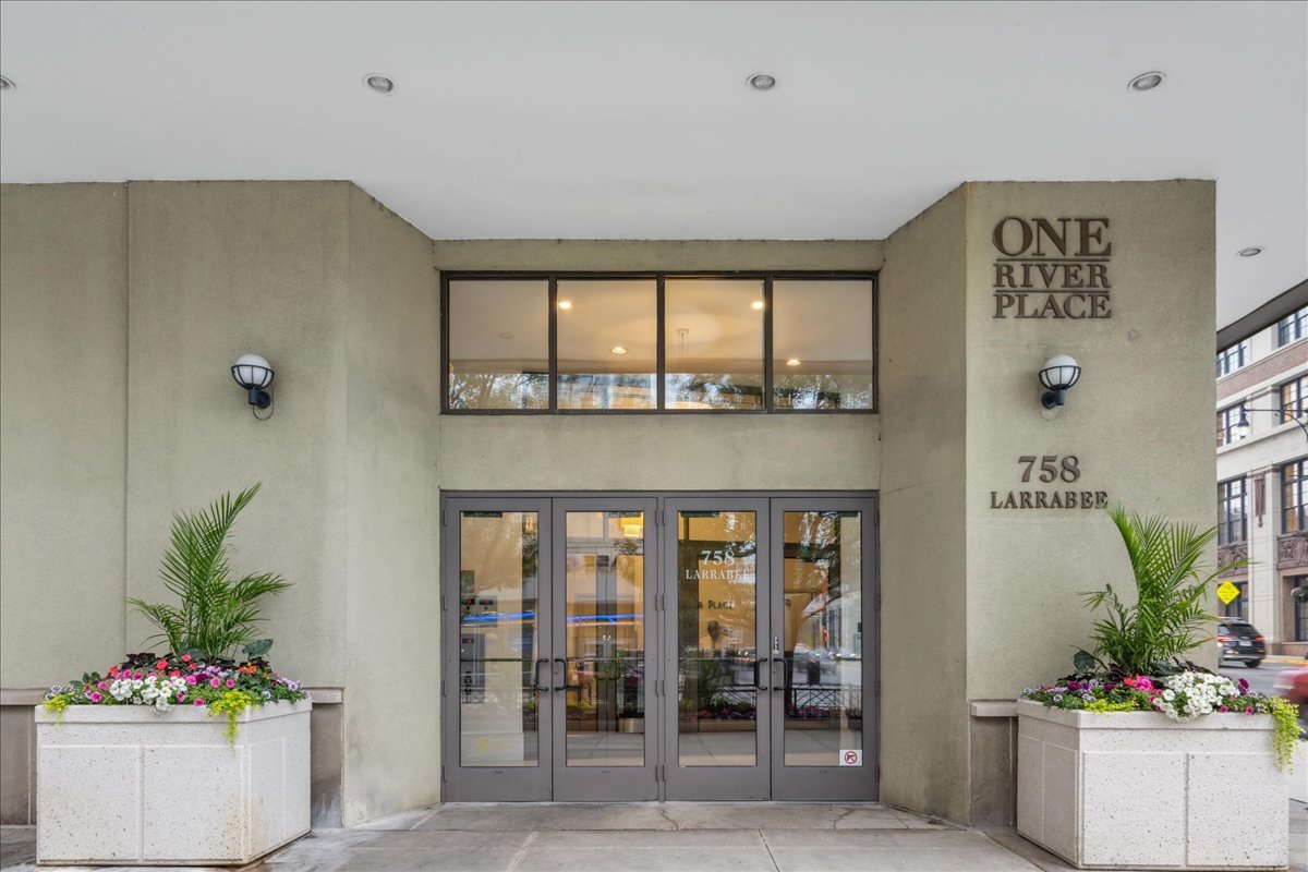 758 N Larrabee Street 519