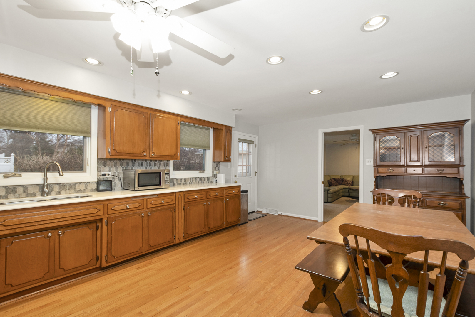 9137 S 88th Avenue S