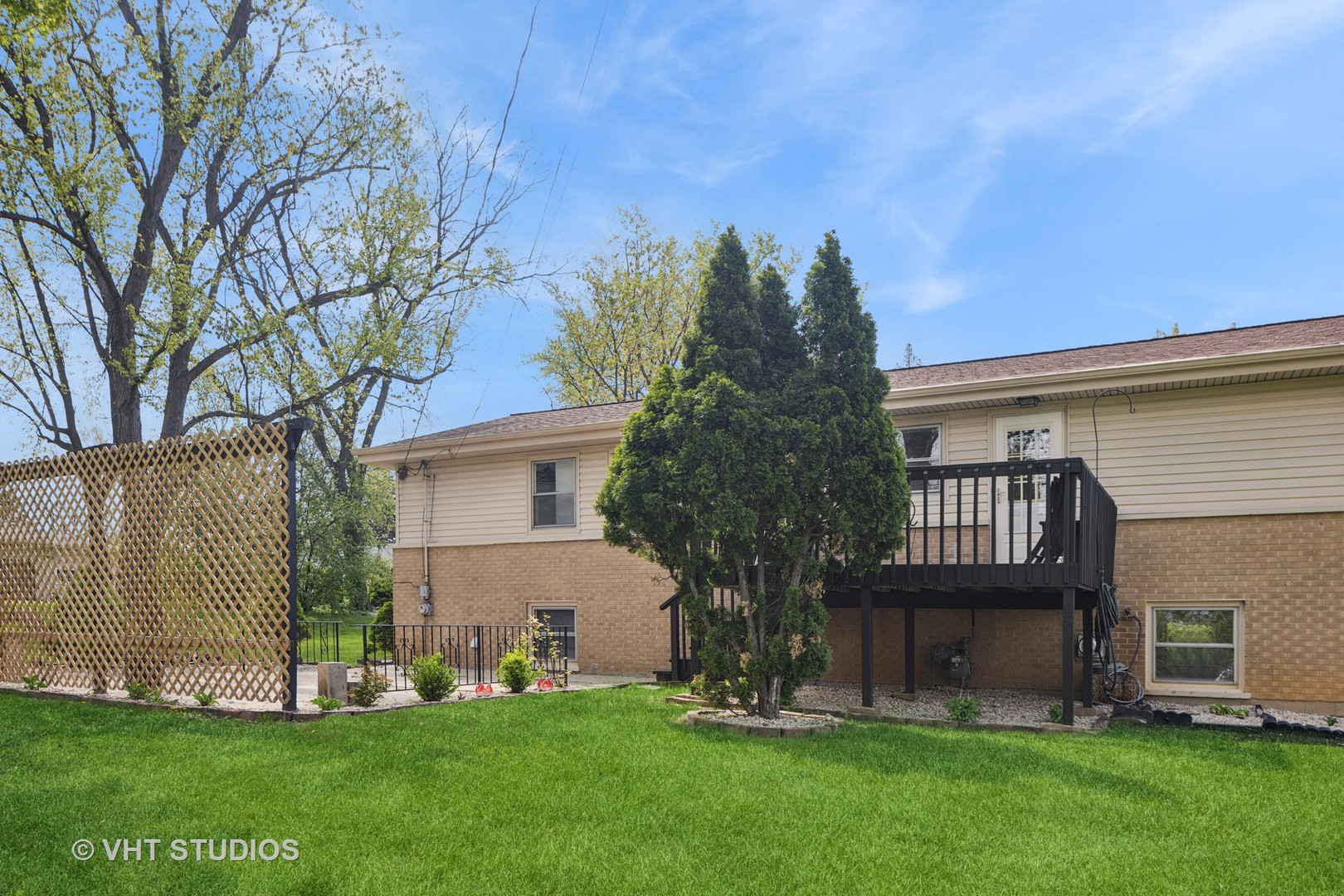 10S111 Leonard Drive