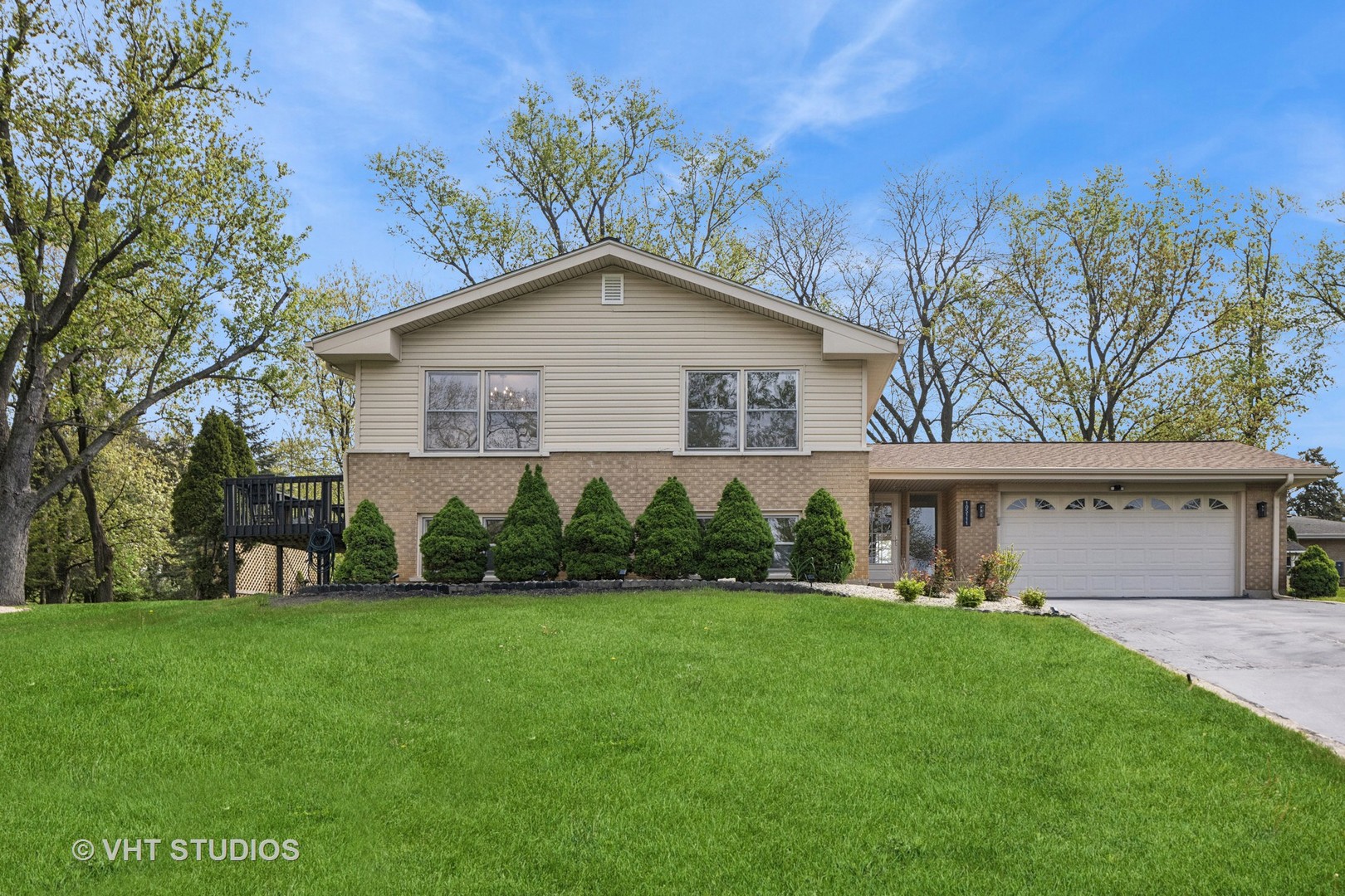 10S111 Leonard Drive