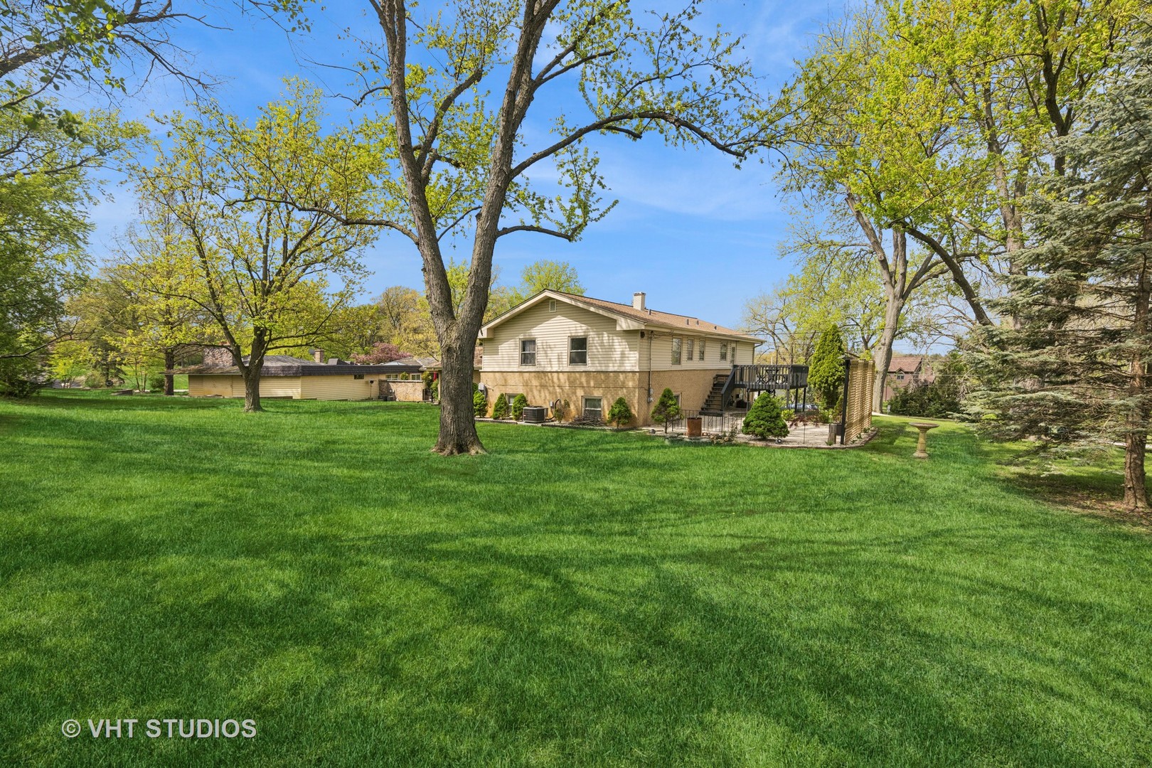 10S111 Leonard Drive