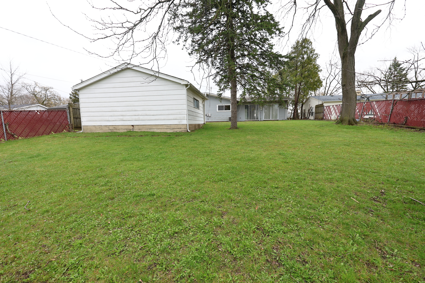 704 LINCOLNWOOD Drive