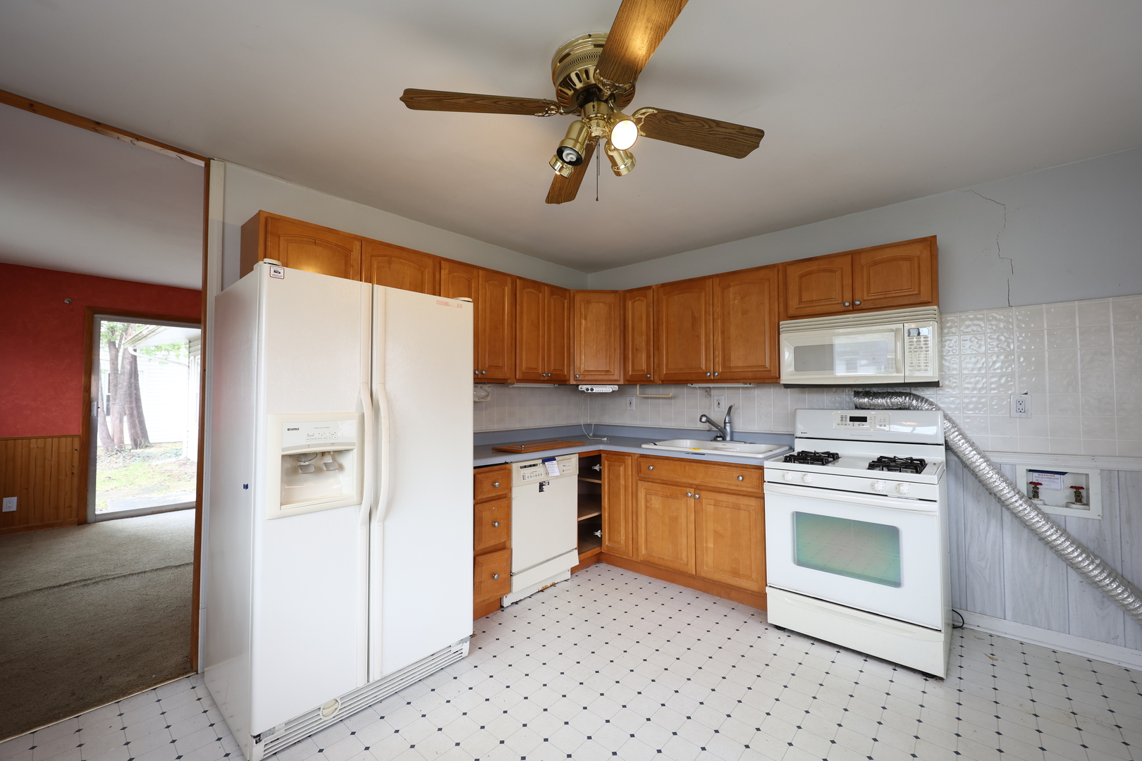 704 LINCOLNWOOD Drive