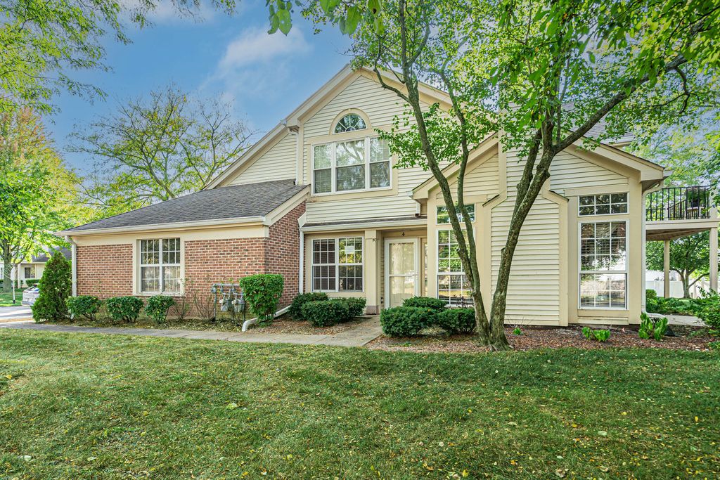 Photo for 330 Ashford Circle #4, Bartlett, IL 60103 (MLS # 12486522)