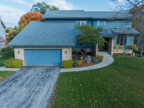 Photo of 973 Duvall Drive, Woodstock, IL 60098 (MLS # 12510517)