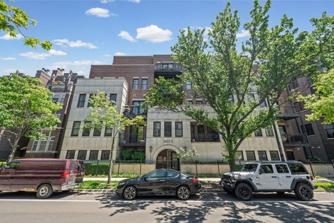 Photo of 3823 N Ashland Avenue #201, Chicago, IL 60613 (MLS # 12718418)