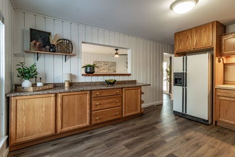 Tiny photo for 412 Northgate Road, Lindenhurst, IL 60046 (MLS # 12597393)