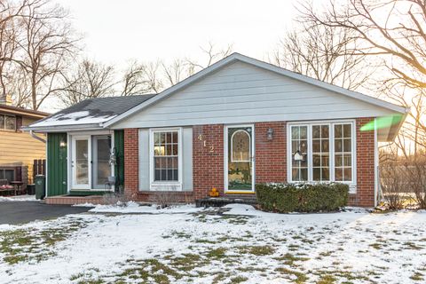 Tiny photo for 412 Northgate Road, Lindenhurst, IL 60046 (MLS # 12597393)