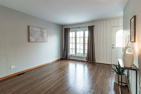 Tiny photo for 412 Northgate Road, Lindenhurst, IL 60046 (MLS # 12597393)