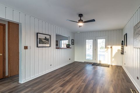 Tiny photo for 412 Northgate Road, Lindenhurst, IL 60046 (MLS # 12597393)