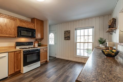 Tiny photo for 412 Northgate Road, Lindenhurst, IL 60046 (MLS # 12597393)