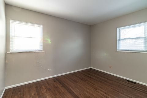 Tiny photo for 412 Northgate Road, Lindenhurst, IL 60046 (MLS # 12597393)