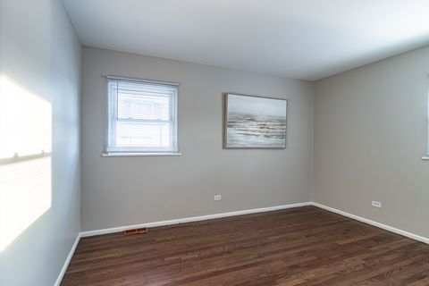 Tiny photo for 412 Northgate Road, Lindenhurst, IL 60046 (MLS # 12597393)
