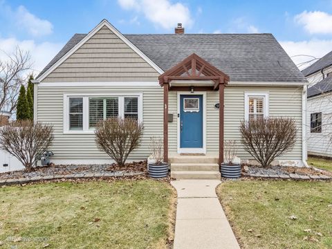Photo of 918 S Cambridge Avenue, Elmhurst, IL 60126 (MLS # 12572942)