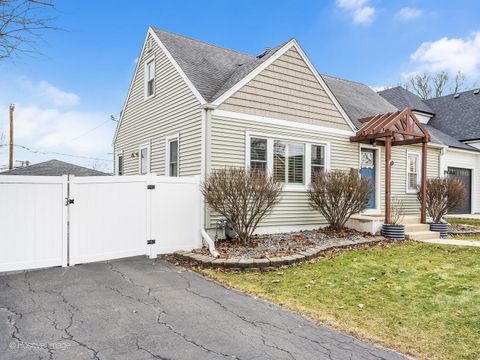 Tiny photo for 918 S Cambridge Avenue, Elmhurst, IL 60126 (MLS # 12572942)