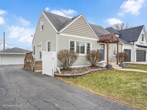 Tiny photo for 918 S Cambridge Avenue, Elmhurst, IL 60126 (MLS # 12572942)