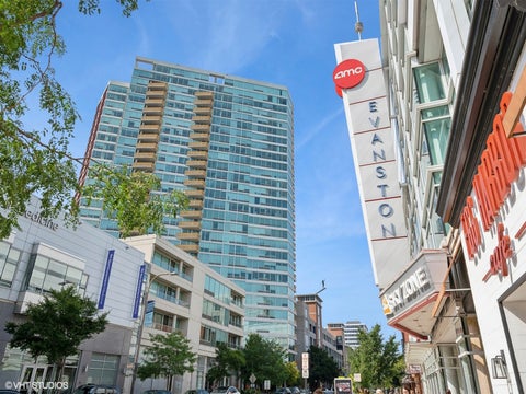 Tiny photo for 1720 Maple Avenue #910, Evanston, IL 60201 (MLS # 12762536)