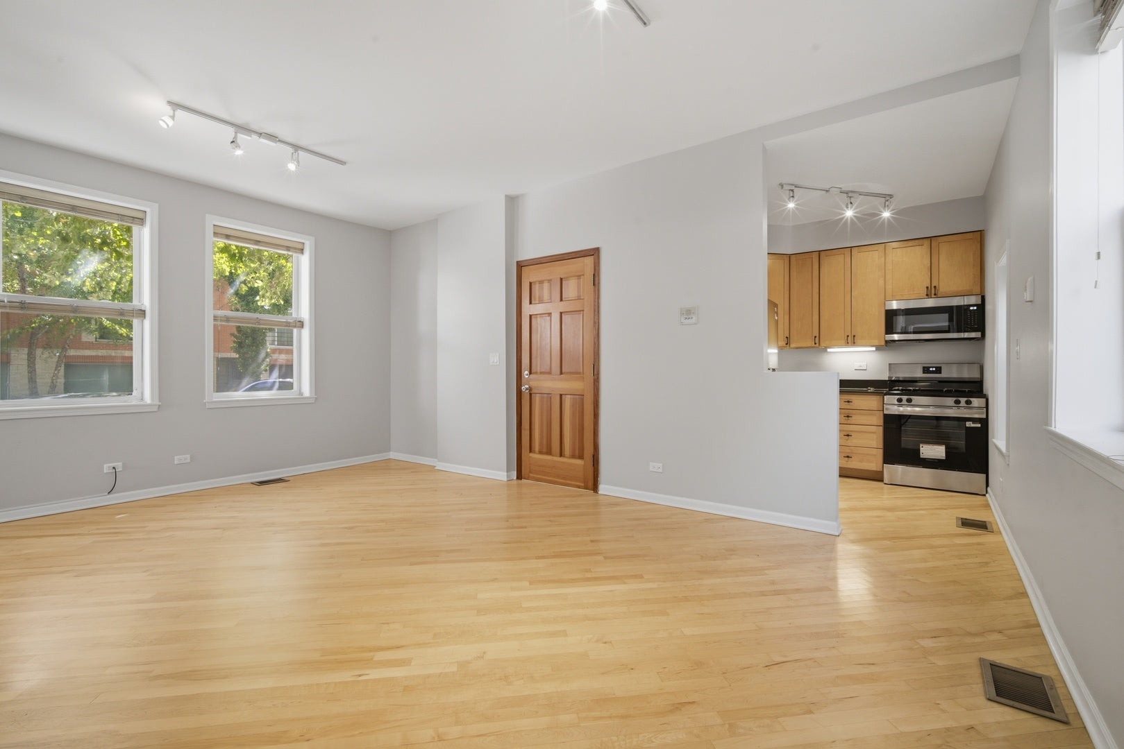 1800 W Superior Street 1N
