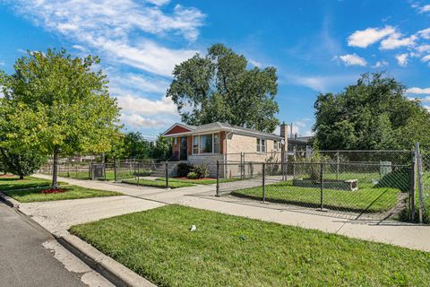 Tiny photo for 9521 S La Salle Street, Chicago, IL 60628 (MLS # 12481781)