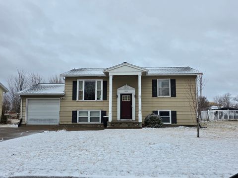 Photo of 1500 9th Street NW, Clinton, IA 52732 (MLS # 12575292)