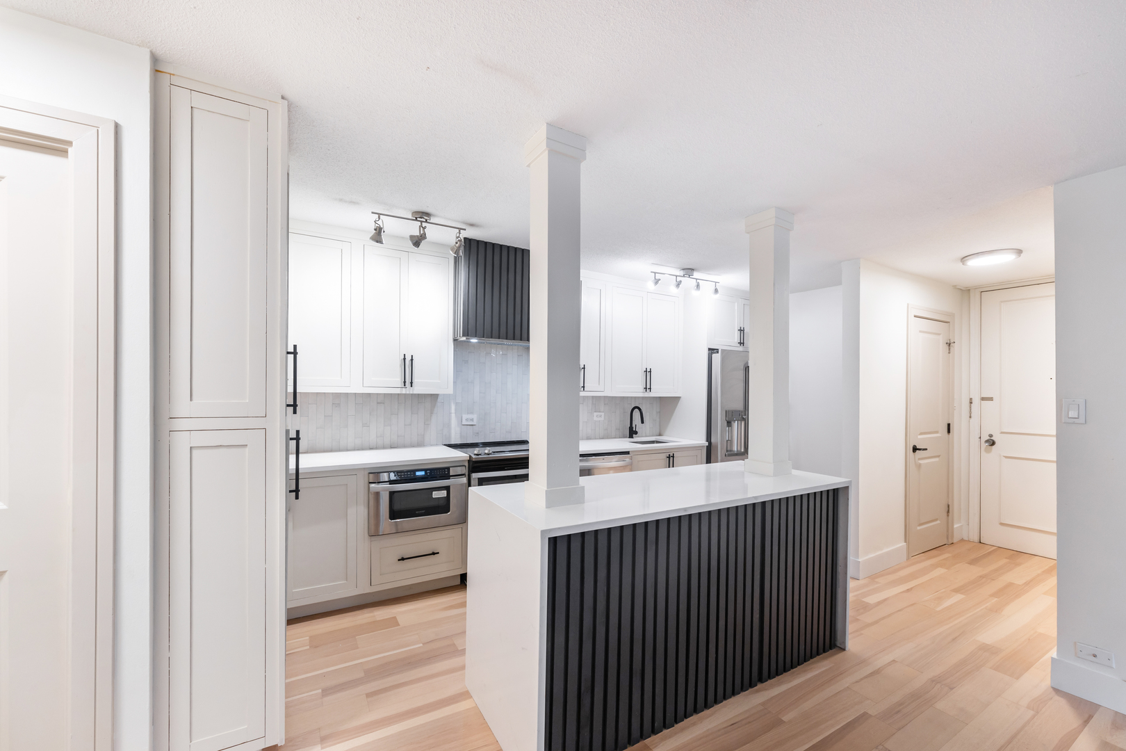 1339 N Dearborn Street 2B