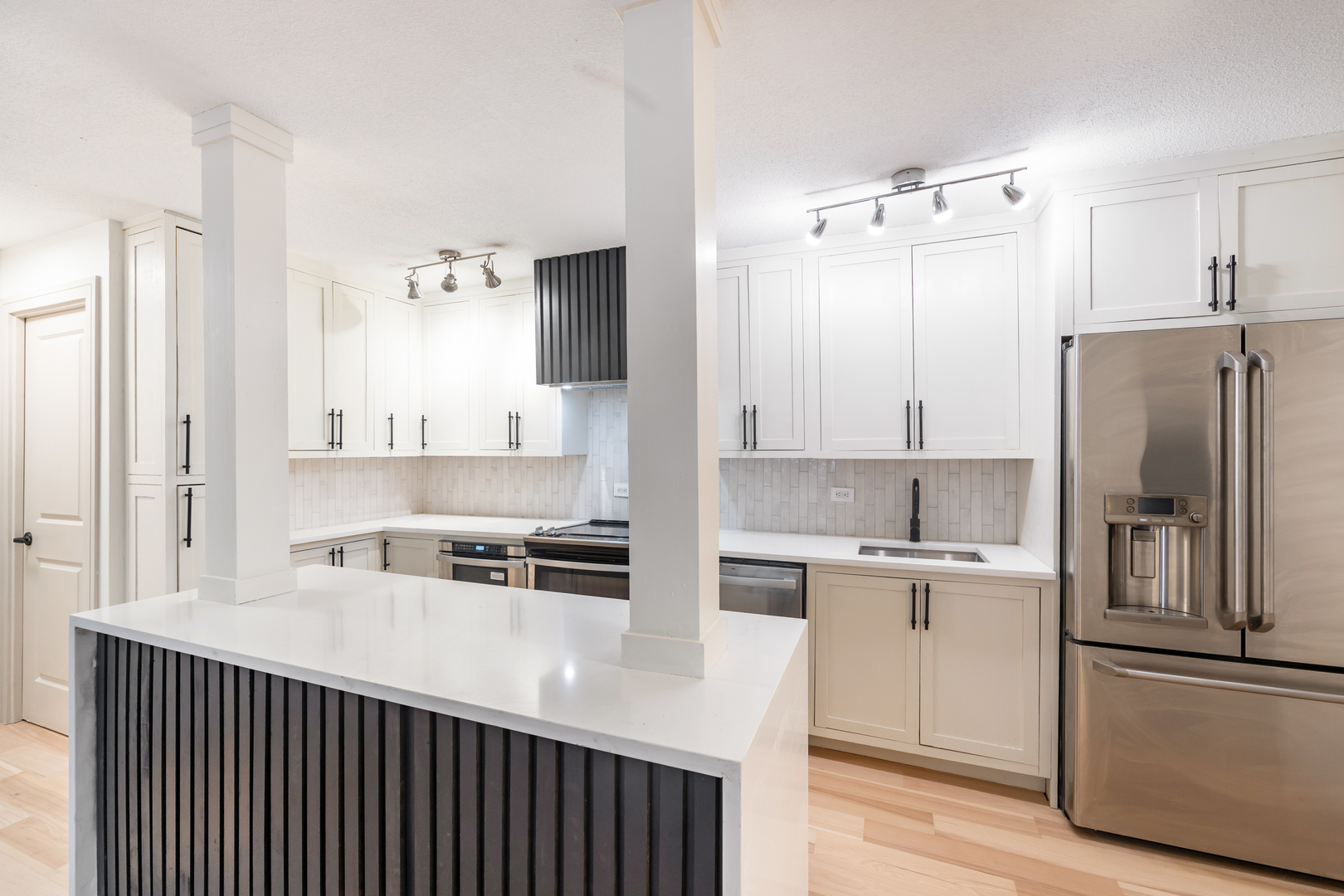 1339 N Dearborn Street 2B