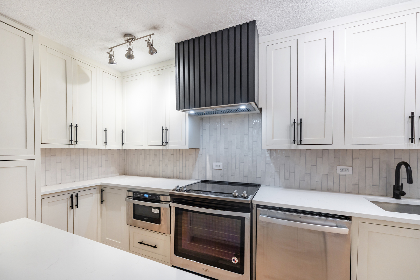 1339 N Dearborn Street 2B