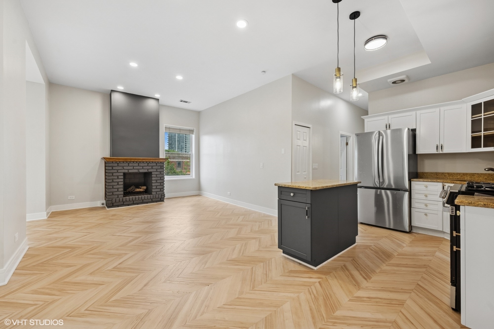 551 W Belden Avenue 4RW
