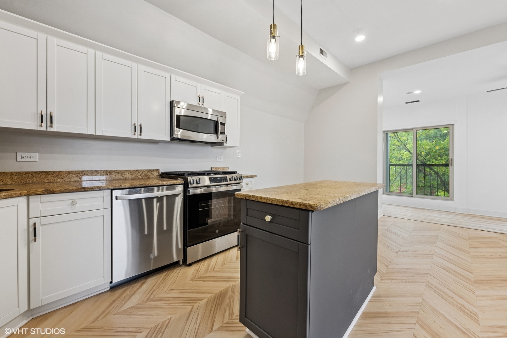 551 W Belden Avenue 4RW