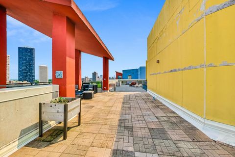 Tiny photo for 1122 W Catalpa Avenue #808, Chicago, IL 60640 (MLS # 12531302)