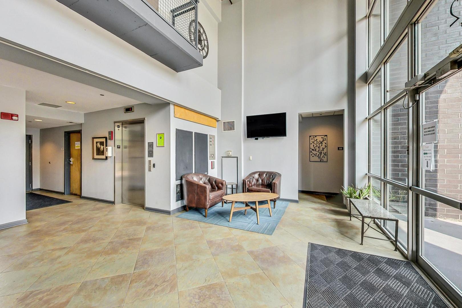 1122 W Catalpa Avenue 808