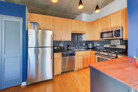 Tiny photo for 1122 W Catalpa Avenue #808, Chicago, IL 60640 (MLS # 12531302)