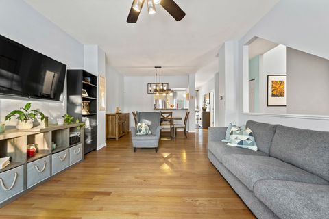 Tiny photo for 974 Mayfair Court, Elk Grove Village, IL 60007 (MLS # 12553795)