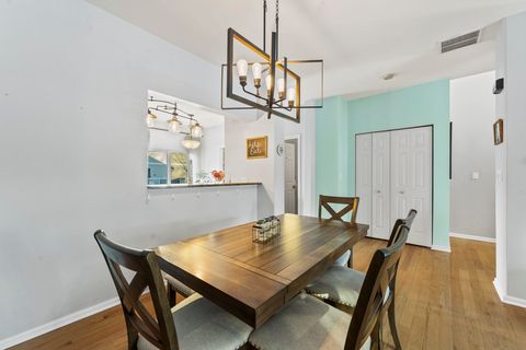 Tiny photo for 974 Mayfair Court, Elk Grove Village, IL 60007 (MLS # 12553795)