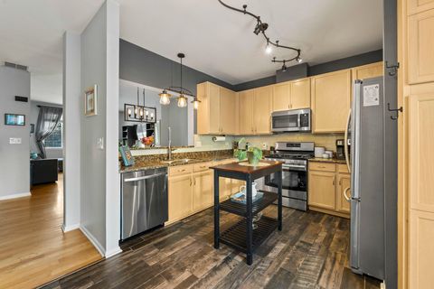 Tiny photo for 974 Mayfair Court, Elk Grove Village, IL 60007 (MLS # 12553795)