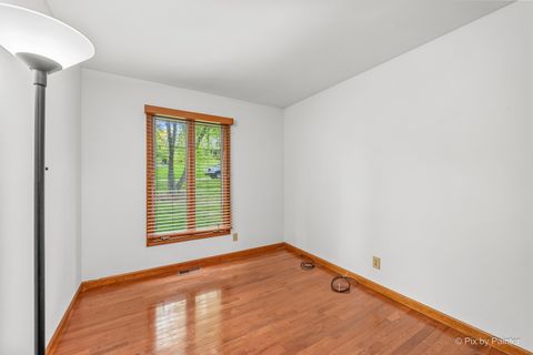 Tiny photo for 655 Oakview Drive, Algonquin, IL 60102 (MLS # 12598726)