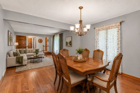 Tiny photo for 655 Oakview Drive, Algonquin, IL 60102 (MLS # 12598726)